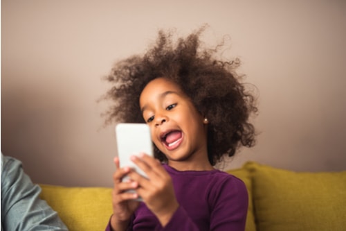 10 Easy Tips On How To Keep Your Child Safe Online selfie